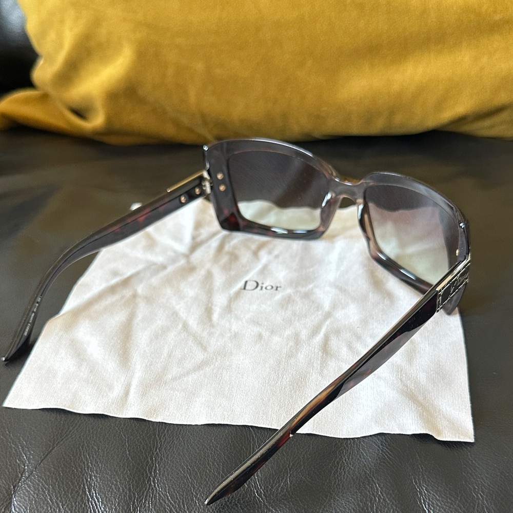 Dior Women's Tortoiseshell Sunglasses with Brown Gradient Lenses - Picture 6 of 11